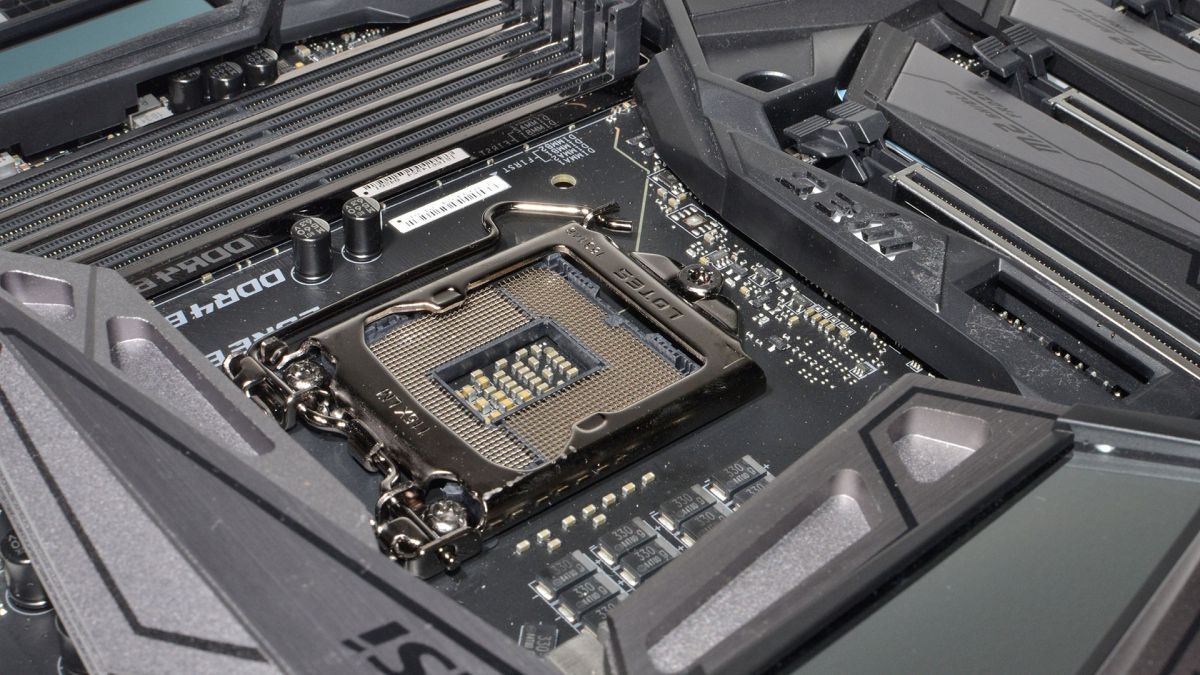 LGA1151: 1151 пин на сокете материнской платы.