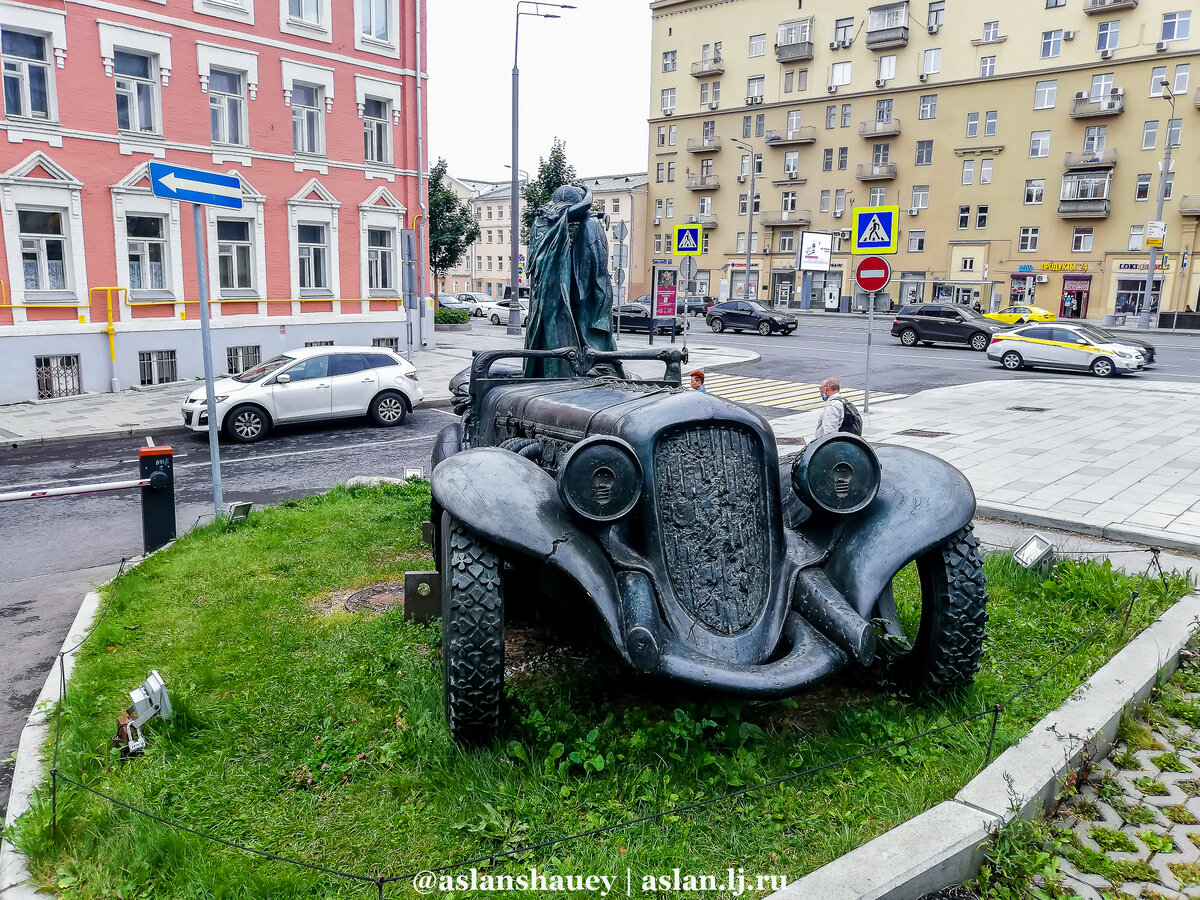 памятник мастер и маргарита в москве