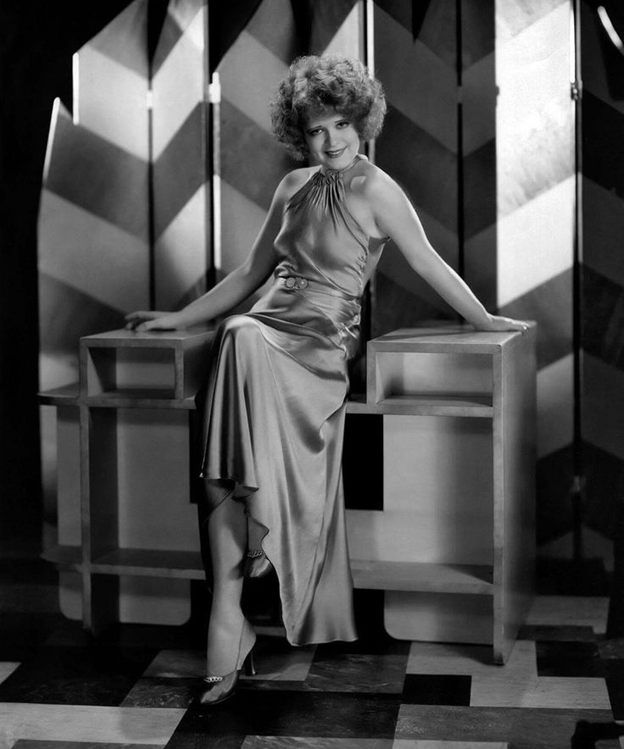 Источник: https://i.pinimg.com/736x/e0/70/68/e0706894fb6096f9f4fadaae607a8d82--clara-bow-wedding-night.jpg.