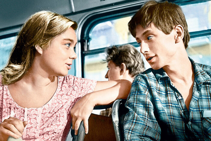 Нина Дорошина и Олег Даль в картине «Первый троллейбус» (1963)