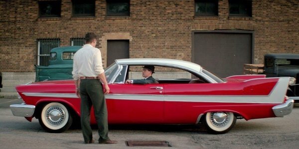 Кадр из сериала "11/22/63". Один из вопросов, который возникает после просмотра сериала - кто и почему решил, что такие автомобили больше не стоит выпускать? 