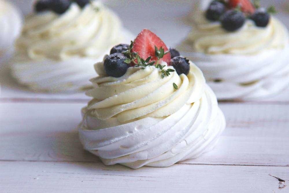 Пирожное «Павлова» от Rii & Lee Catering за 170 ₽