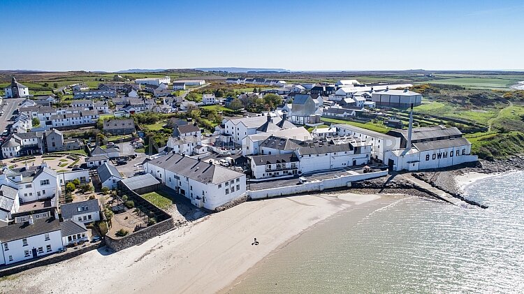 Bowmore distillery