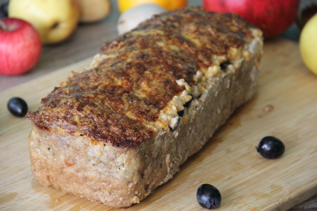 Приветствую! Сегодня поделюсь с вами очень вкусным рецептом мясного хлеба с сыром и грибами! Готовится  быстро и просто, главное желание и силы! Такое блюдо можно подавать в качестве горячего блюда или в виде мясной закуски, в праздничном варианте или в повседневном. Отличная альтернатива любой колбасе.  