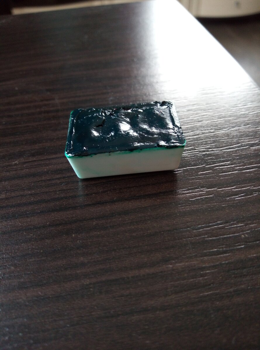 Кюветка с изумрудной краской