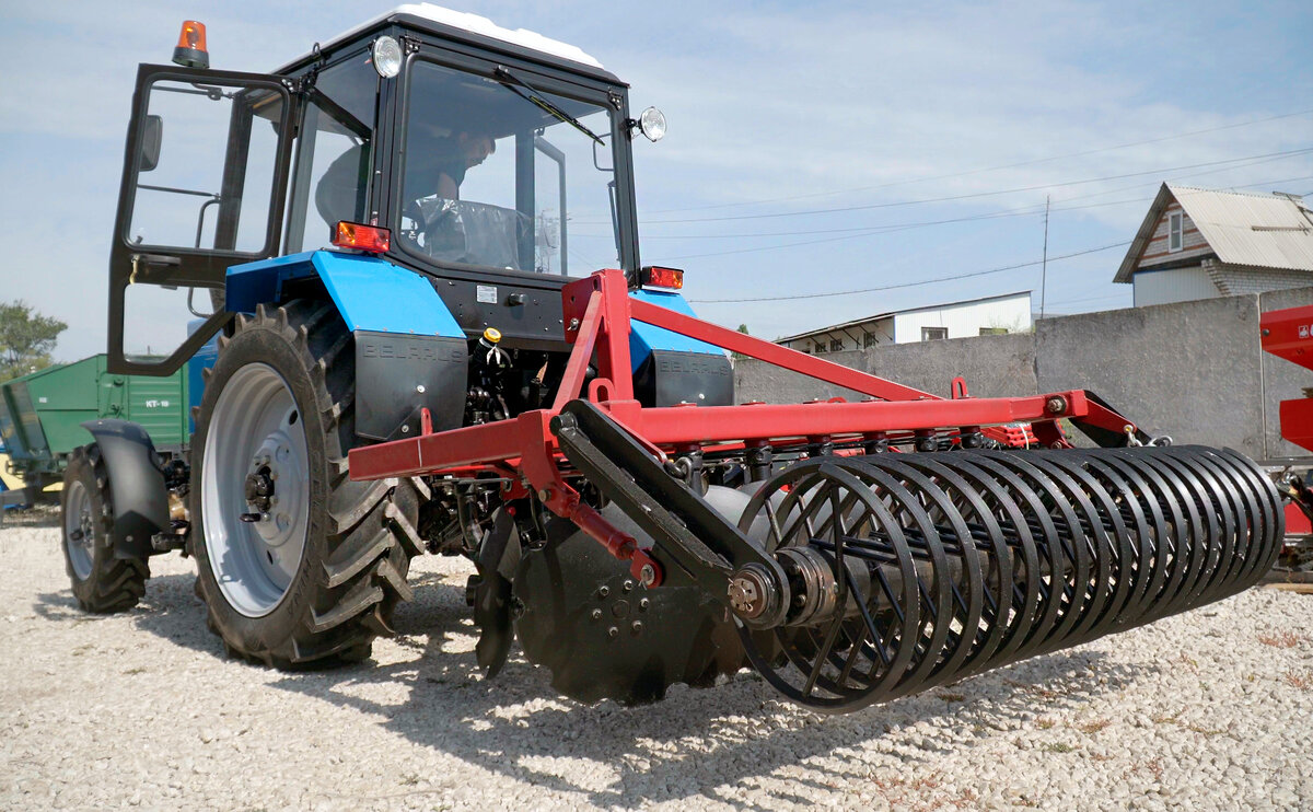 Дисковая борона БД-2.4 с трактором МТЗ 82