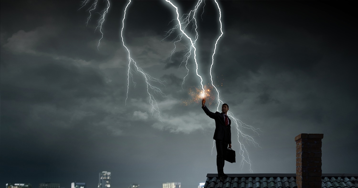 Если идею можно сравнить с ударом молнии, то творчество - это ваша электростанция, которая постоянно бьет вас током.