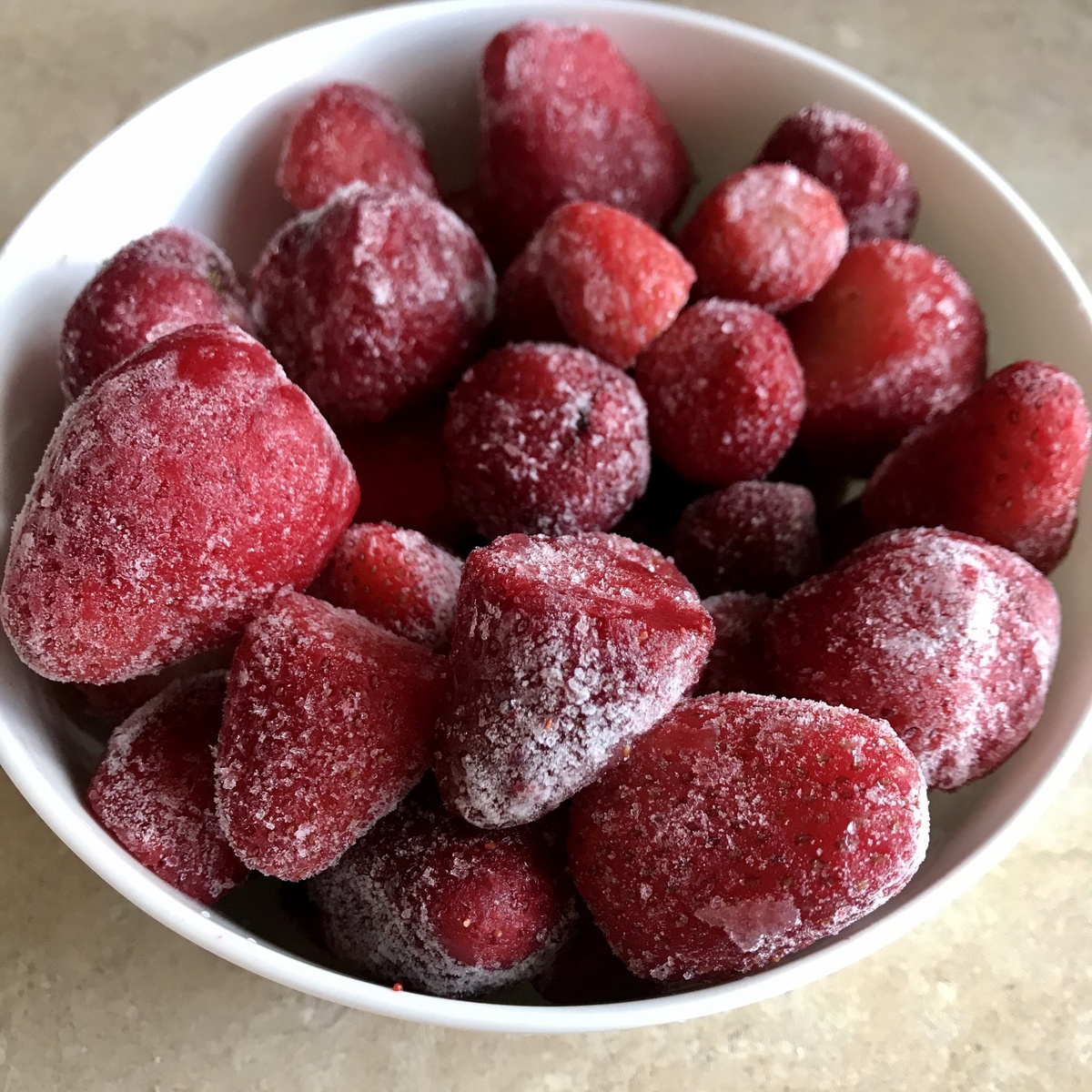 Клубнику можно взять свежую или замороженную