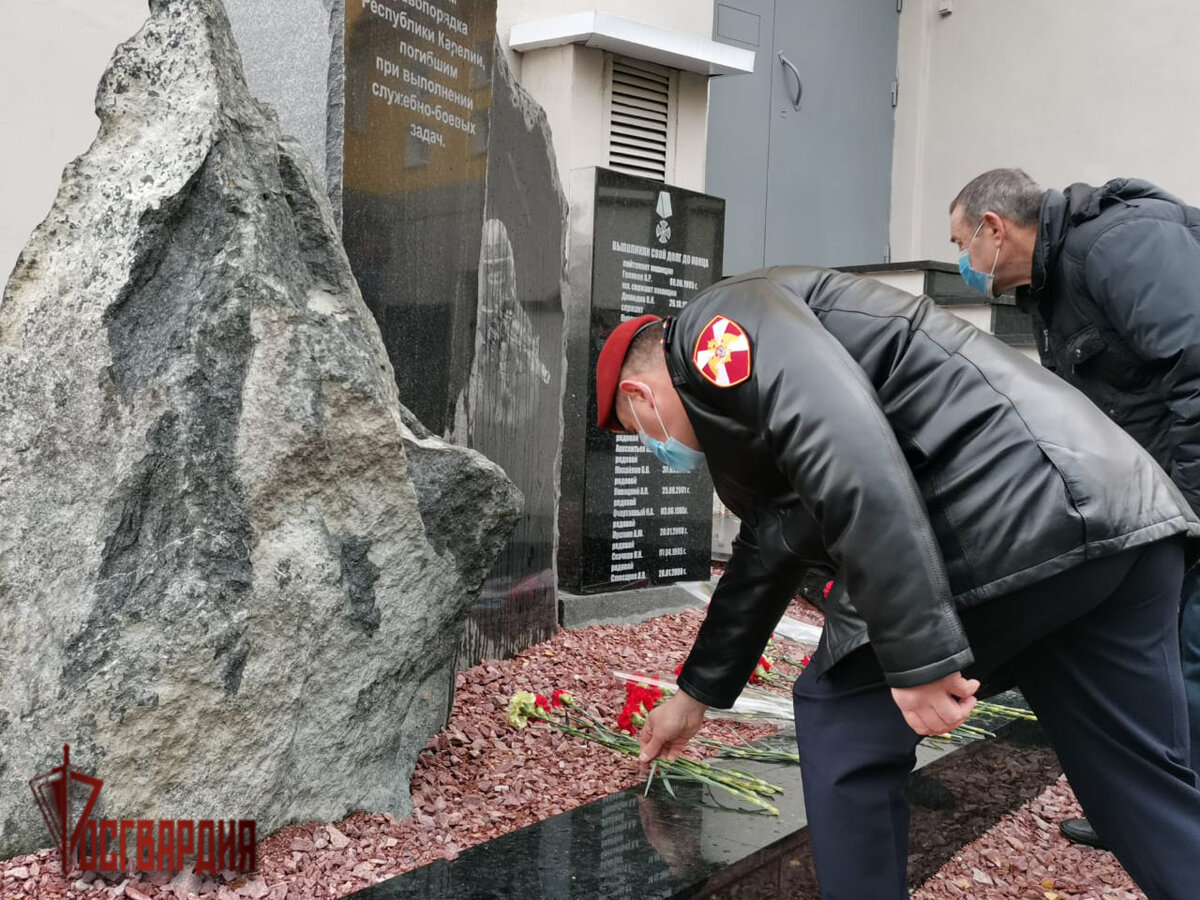 В Петрозаводске состоялось торжественное открытие памятника «Солдатам правопорядка Республики Карелия, погибшим при выполнении служебно-боевых задач».