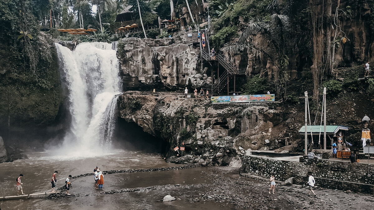 Tegenungan Waterfall или Air Terjun Tegenungan