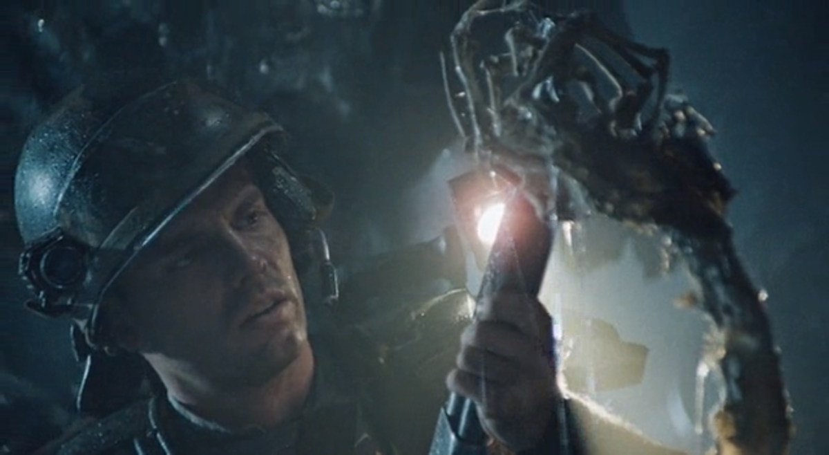 Пора уже разобраться в том, как устроены эти прекрасные чудища (кадр из фильма "Чужие")