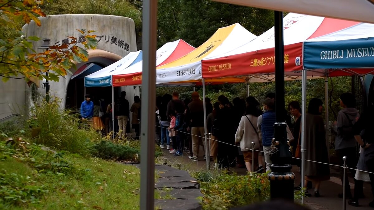 Очередь на входе в музей