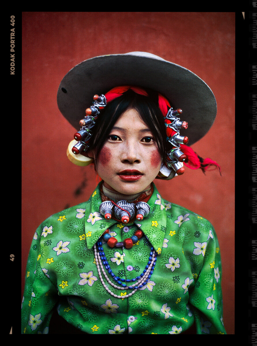 Девушка на лошадиных скачках в Тибете, 1999