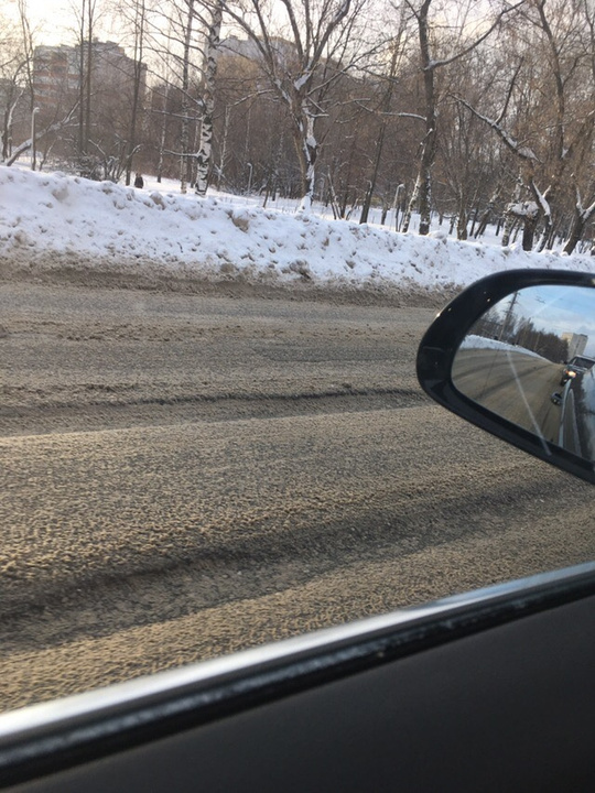 https://kirov-portal.ru/news/poslednie-novosti/kirovchane-zhaluyutsya-na-ogromnye-kolei-i-ledyanye-nakaty-na-dorogah-29343/
