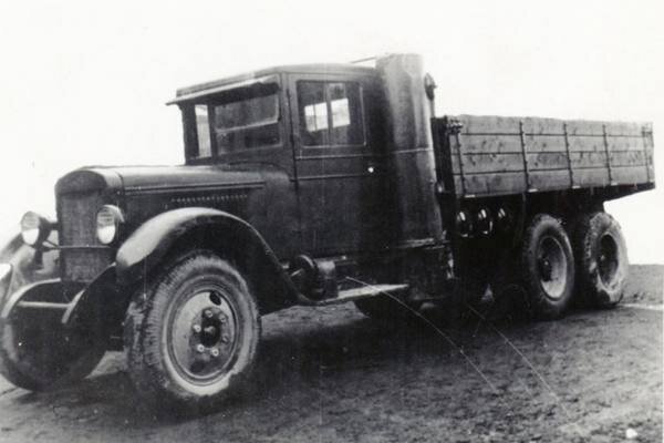 ЗИС-6 с газогенераторной установкой.