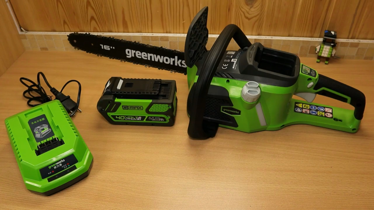 Аккумуляторная цепная пила GreenWorks с АКБ и зарядным устройством 