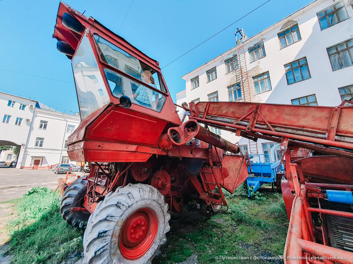 Самолет в огороде и БТР на заднем дворе. Показываю необычные места с  брошенной техникой | Путешествия с фотокамерой | Дзен