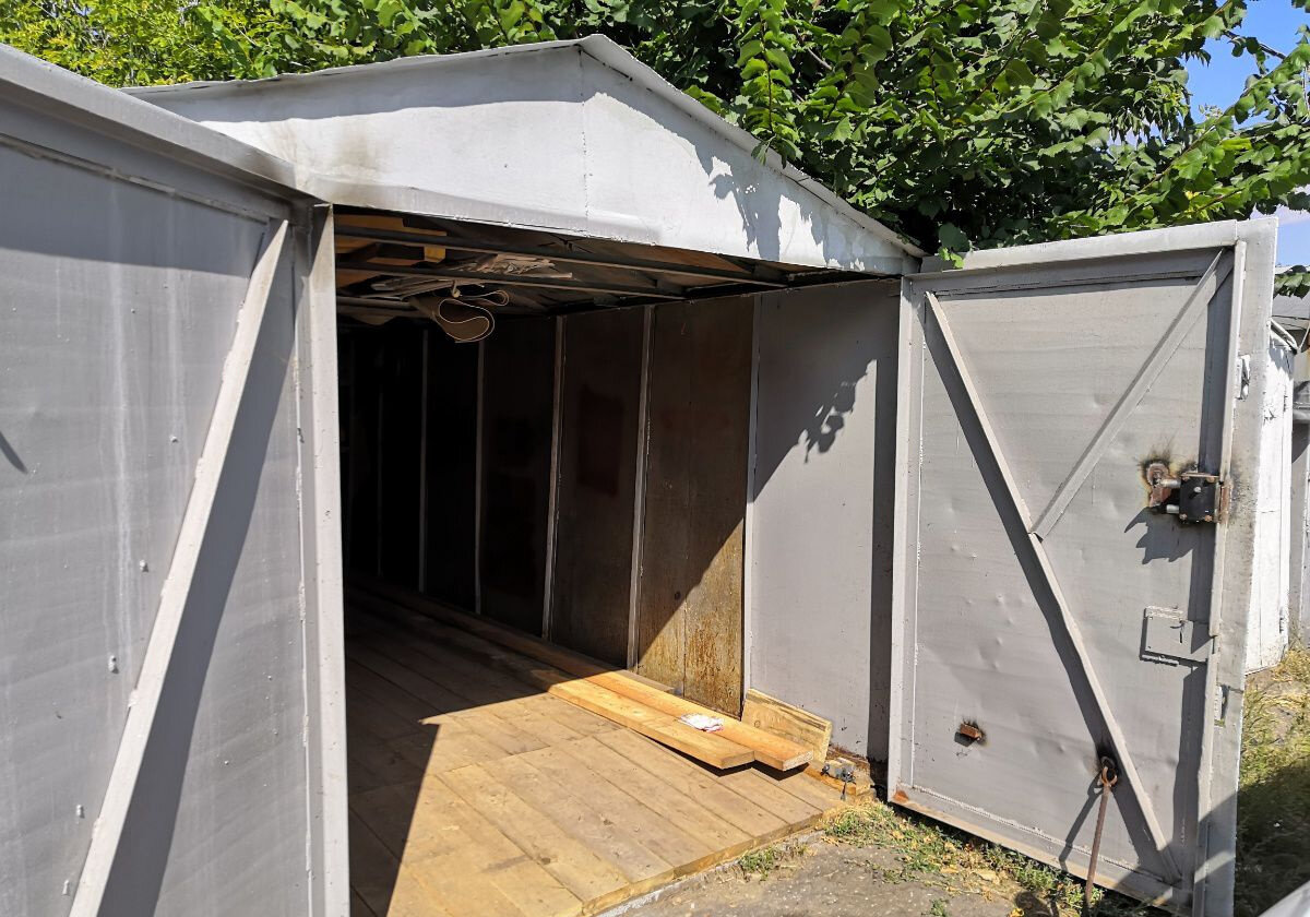 Гараж был такого типа.