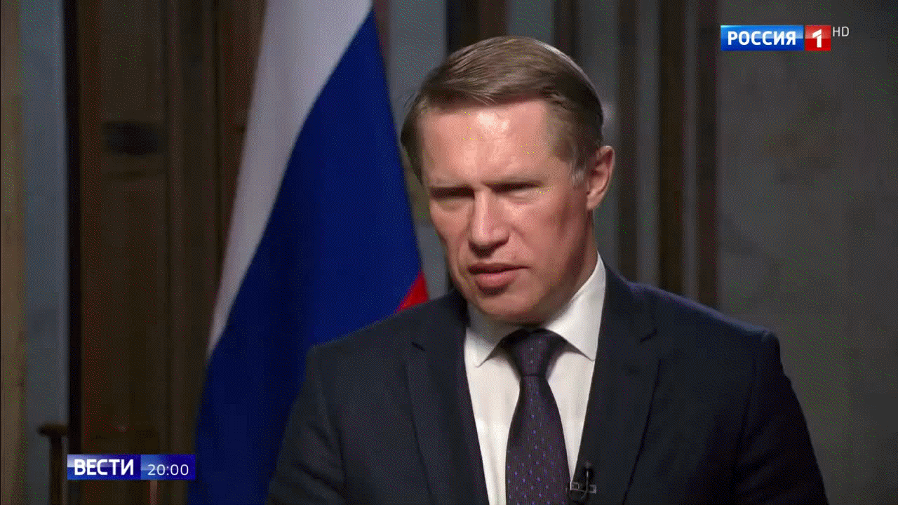 Михаил утвердительно кивает в подтверждение своих слов о марке вакцины. Источник: Youtube канал Россия 24.