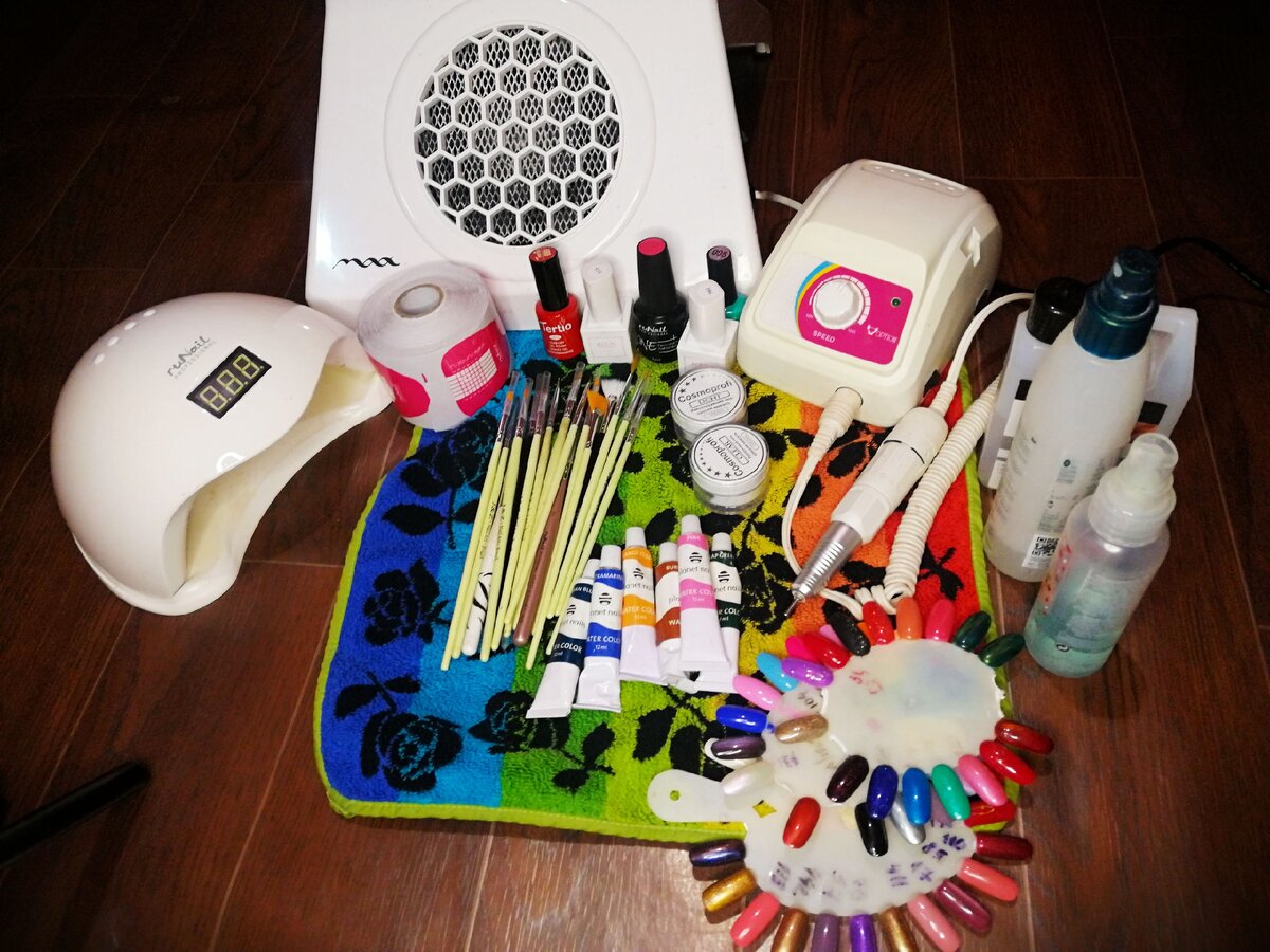 Набор для наращивания ногтей (на фото не все)