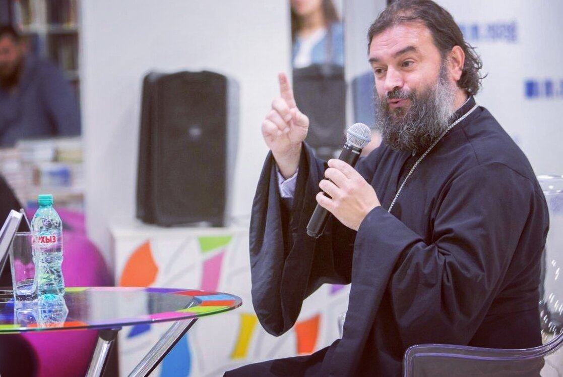 Андрей Ткачёв — протоиерей, писатель, проповедник, миссионер, телеведущий, блогер. 