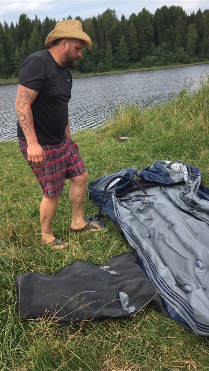 Сначала, конечно, все по очереди надували лодку