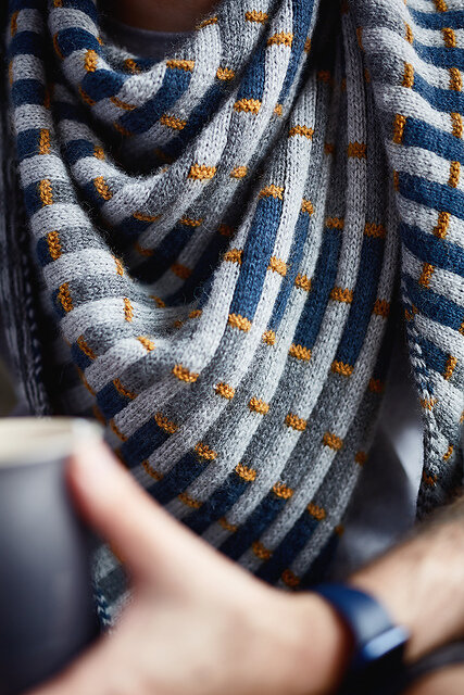 Вязаная спицами шаль Opus