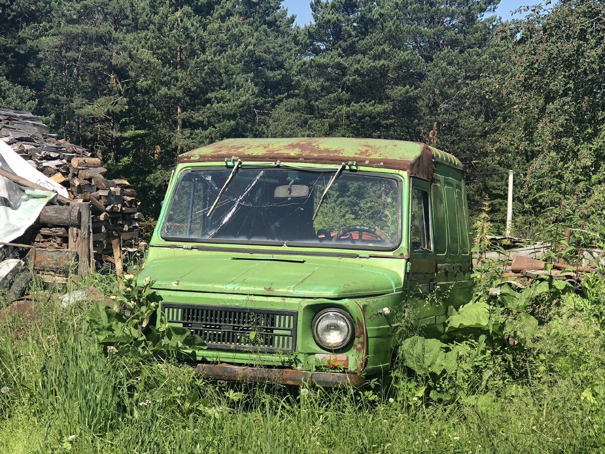 ЛуАЗ-969. От ржавого металла и до оранжевого красавца.