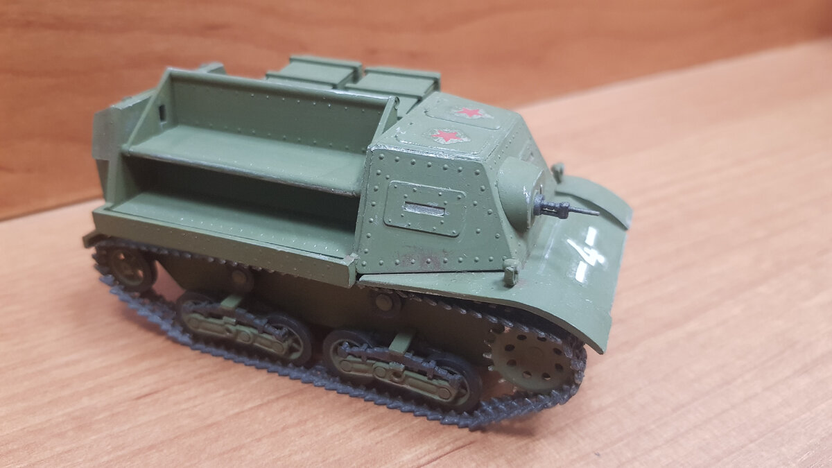 Модель тягача Т-20 выполнена из пластика в масштабе 1:35.