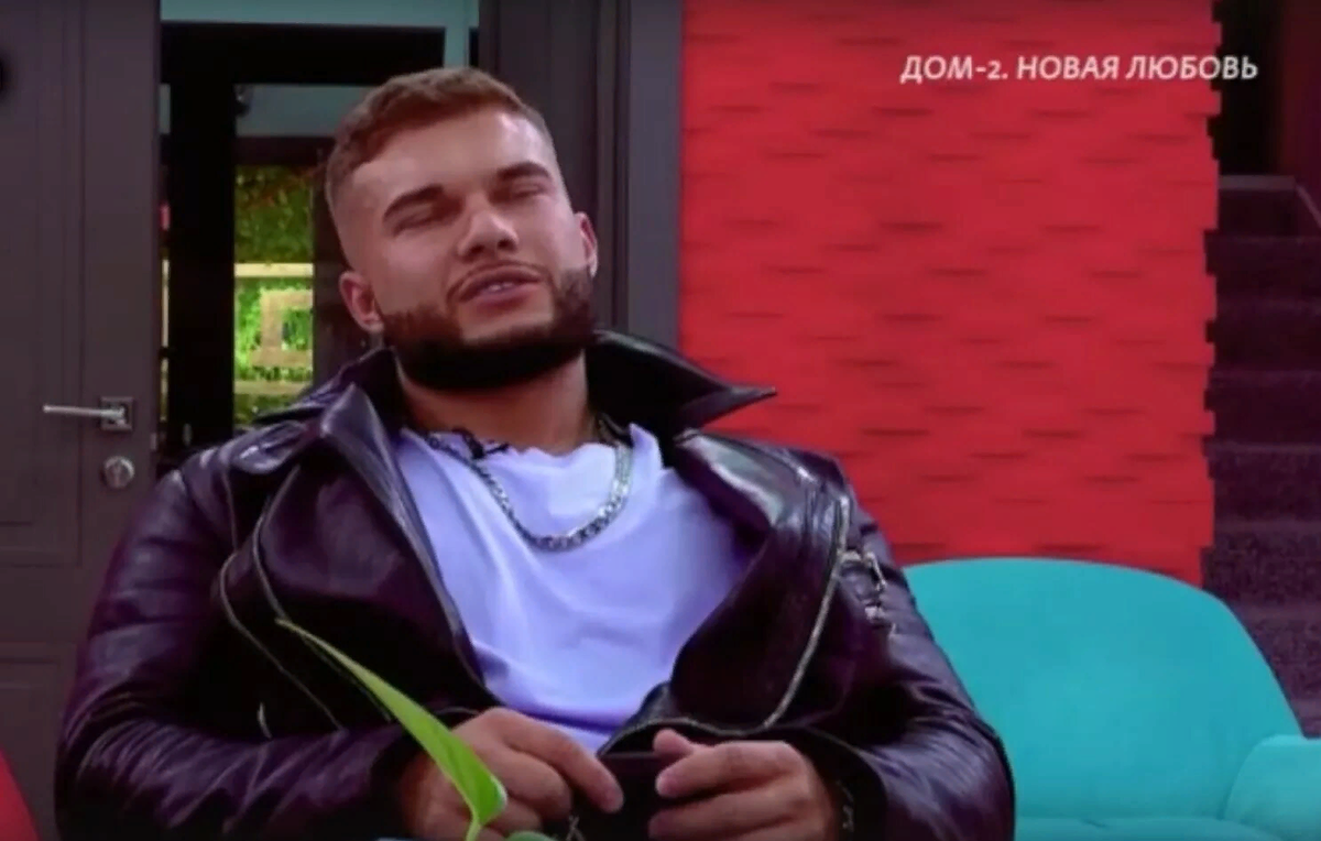 Голодная Яна Захарова раздвинула ноги и запрыгнула на качка Дмитрия Васильева. н