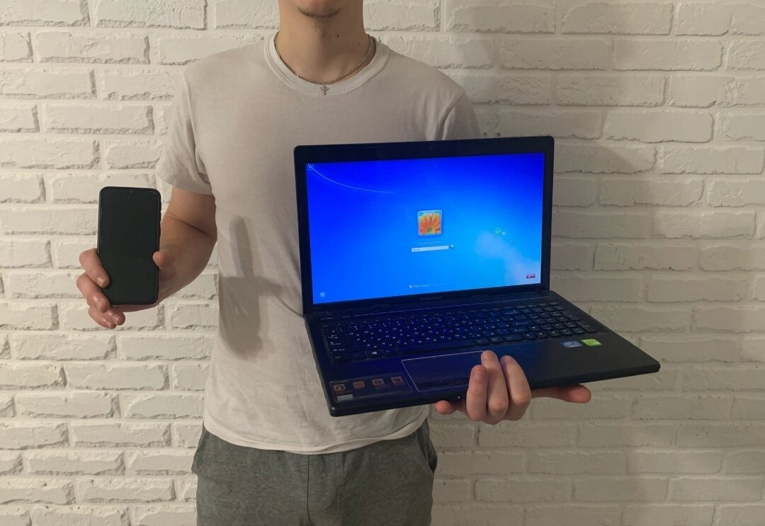 Покупка телефона и ноутбука в магазине