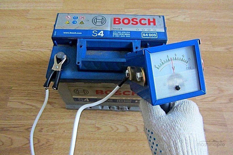 Проверка заряда аккумулятора нагрузочной вилкой