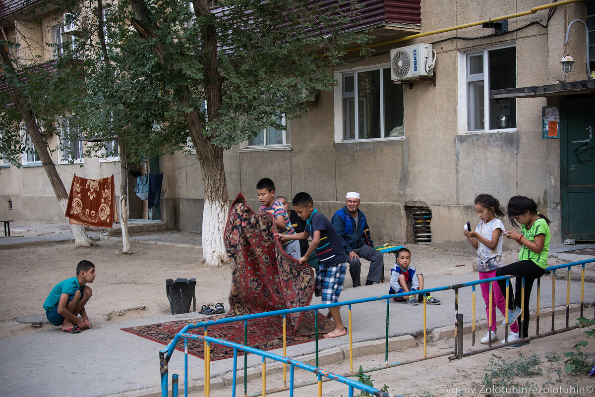 Фотографии обычной жизни в Байконуре, российском городе в казахстанской  степи | EZOLOTUHIN | Дзен