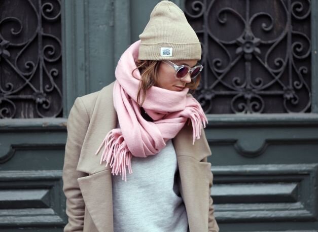 11 способов современно сочетать шапку и шарф