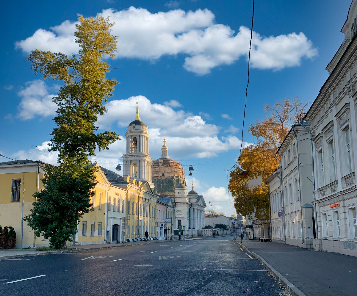 Улица А, Солженицына - портал в 19 век. Фото автора