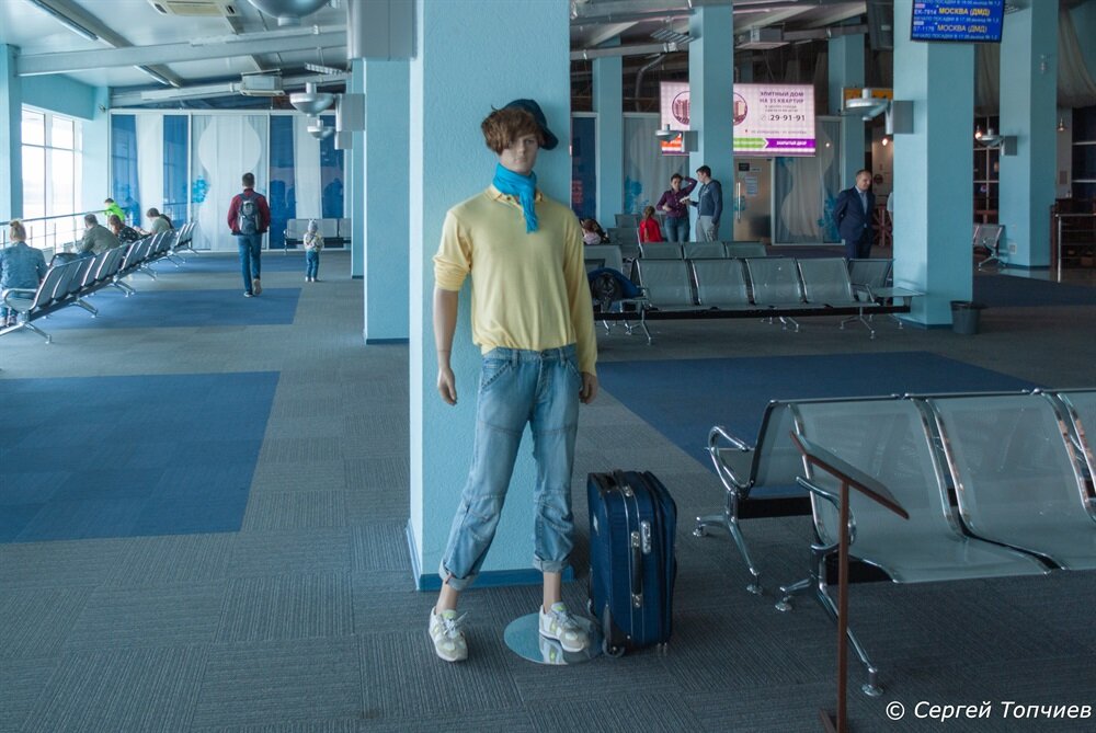 Неведомый пассажир был такой вот в зале