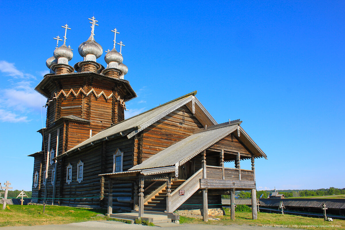 Церкви и колокольня на острове кижи. Шатровая колокольня Кижи. Деревянное зодчество Кижи. Деревянный храм зодчества Марий Эл.