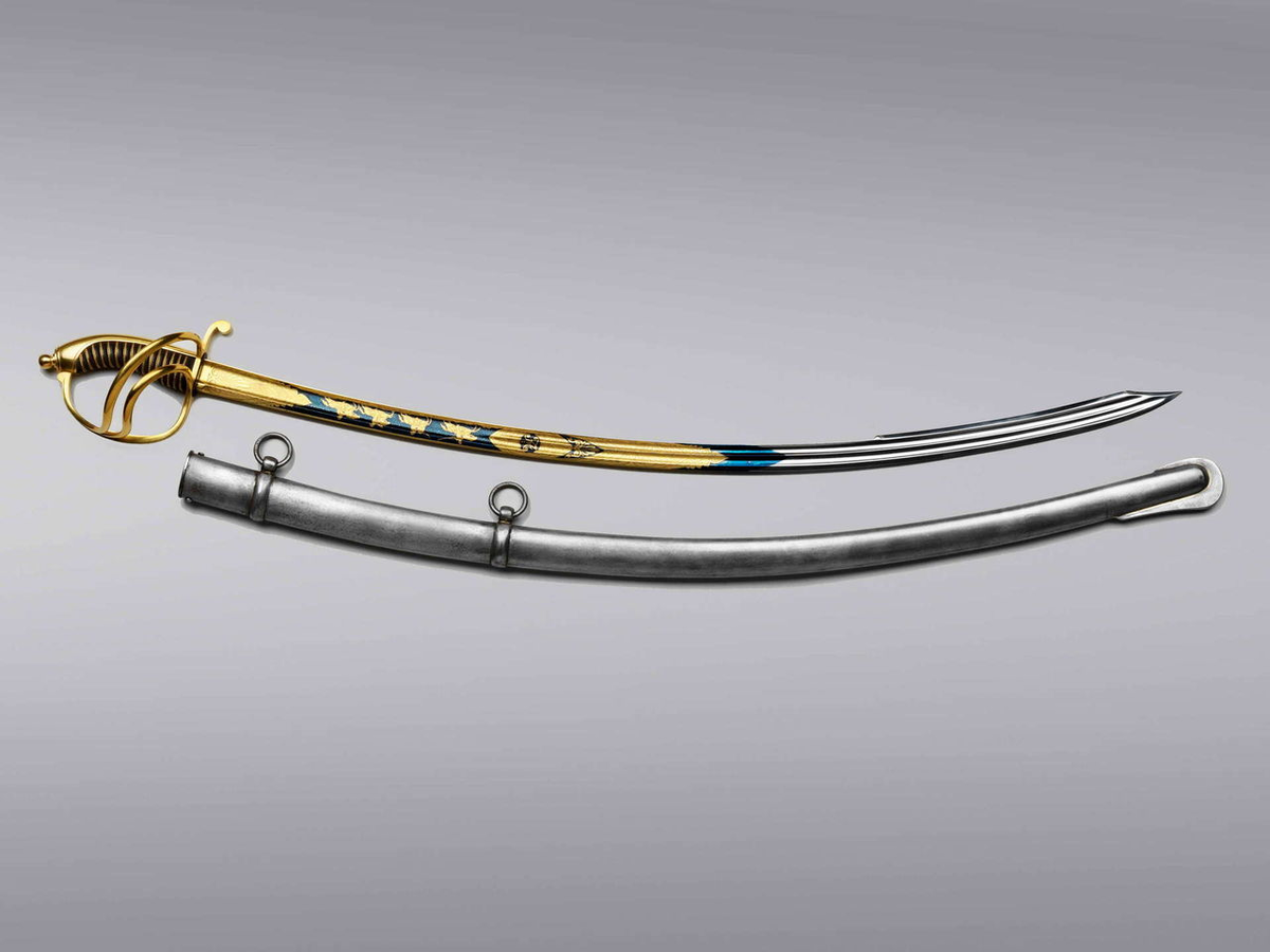 Это сабля слегка не из той эпохи, но пусть будет. Для красоты ))