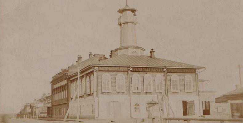 Угловок здание - один из адресов общественного банка в Камышлове.  