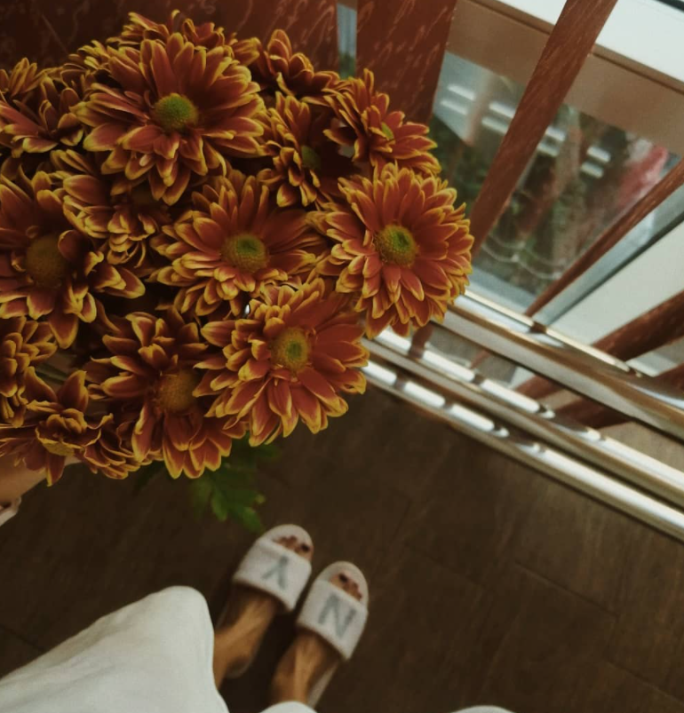 окна в пол и море через дорогу за 18 000/месяц