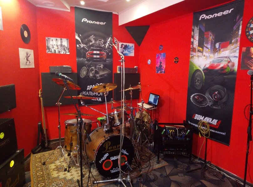 Студия звукозаписи г. Бузулук (Олег и Виталий принимали участие в эксперименте как эксперты) 