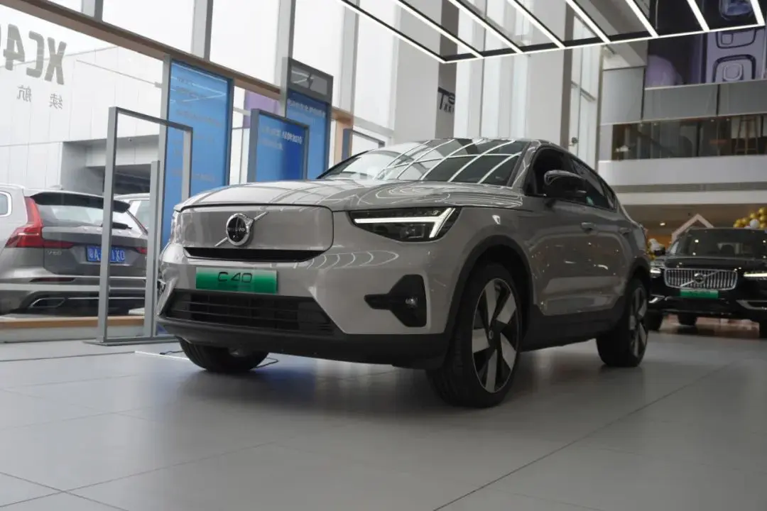 VOLVO C40 