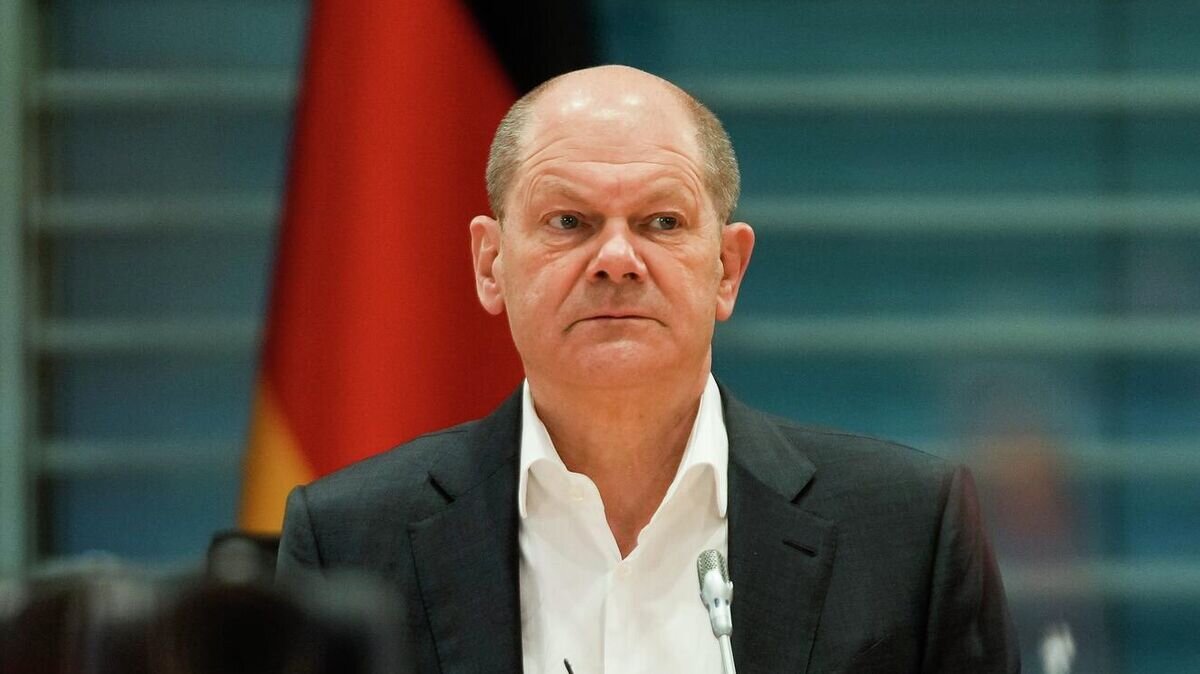    Канцлер Германии Олаф Шольц на заседании по вопросам безопасности в Берлине© AP Photo / Markus Schreiber