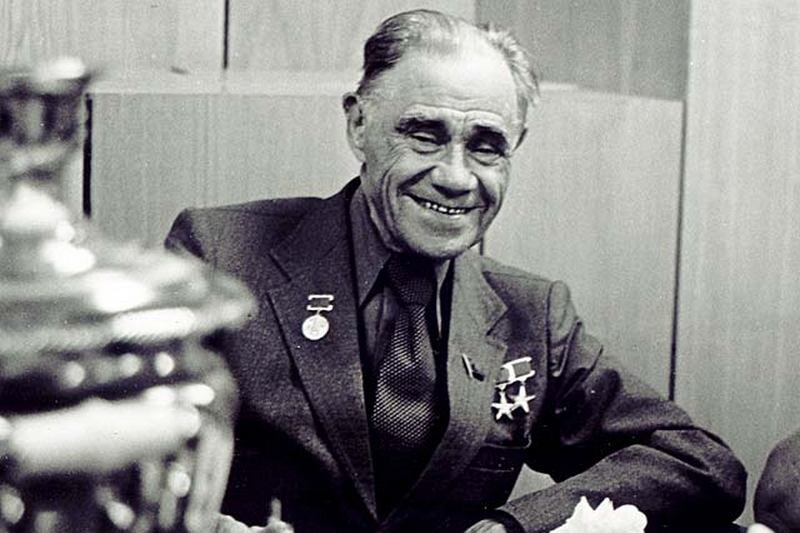 Терентий Мальцев родился 29 октября (10 ноября) 1895 года в бедной крестьянской семье в селе Мальцево Кривской волости Шадринского уезда Пермской губернии, ныне административный центр Мальцевского сельсовета Шадринского района Курганской области.