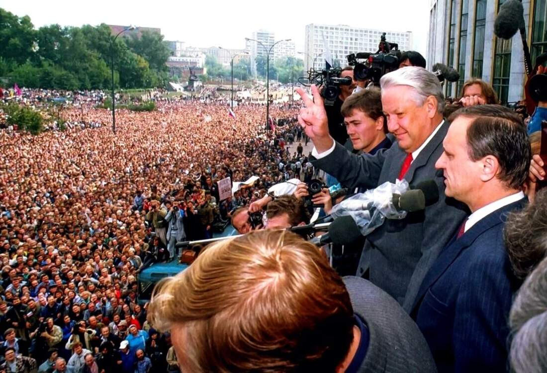 Митинг в поддержку ельцина 1990 фото