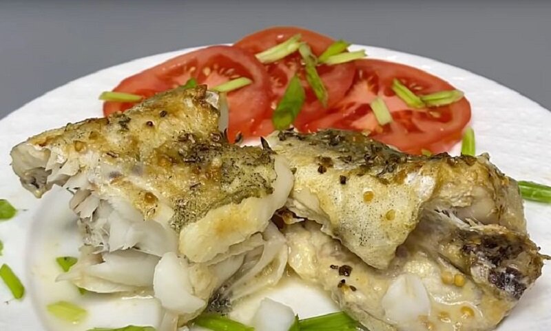 Запекаем минтай в особом соусе – очень вкусно