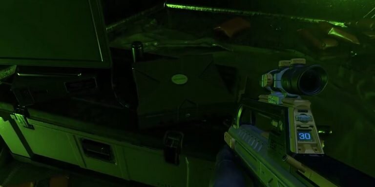 Первая игра в серии, которая была с открытым миром. Плюс, она наполнена пасхальными яйцами. Так, есть гигантский бутерброд, отсылки Red vs. Blue, а также пасхальное яйцо на Крейга. Однако самым крутым является появление первой Xbox. Она располагается в южной части карты на крыше рядом с центральной перегородкой. В той локации приставка будет подключена к телевизору. Это оригинальное пасхальное яйцо Xbox, намекающее на 20-ти летний юбилей устройства в 2021 году. Прямо в год релиза Halo. 
Хотя пасхалка и так фантастическая, но она могла быть более креативной. Было бы прикольно, если комната была точной копией сцены CES, где Xbox впервые была представлена Биллом Гейтсом и “Скалой” Дуэйном Джонсоном