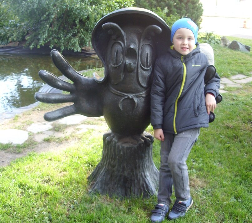 Мудрая сова и юный поэт. Фото автора.