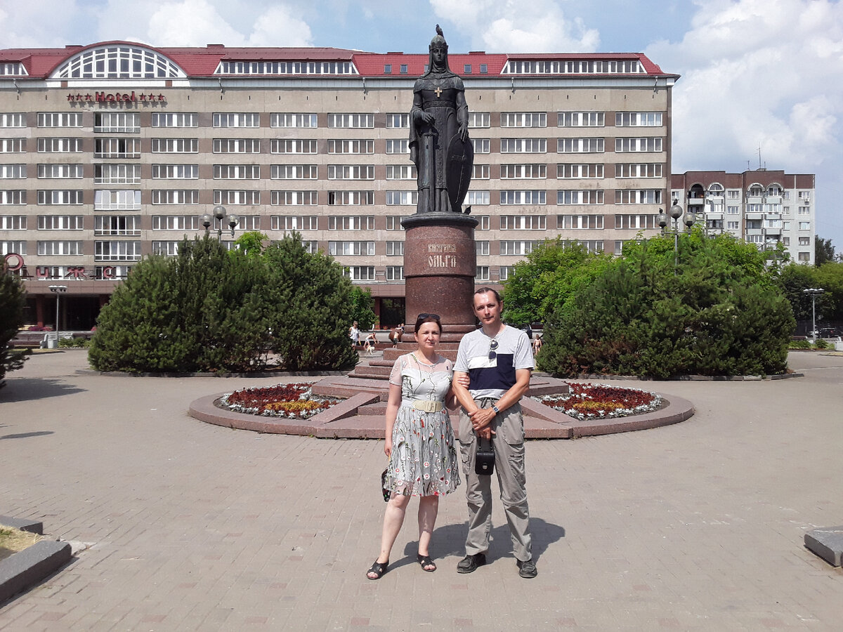 Это главное, что нужно сделать в Пскове - отдать дань красоте и мужеству этой великой женщины.