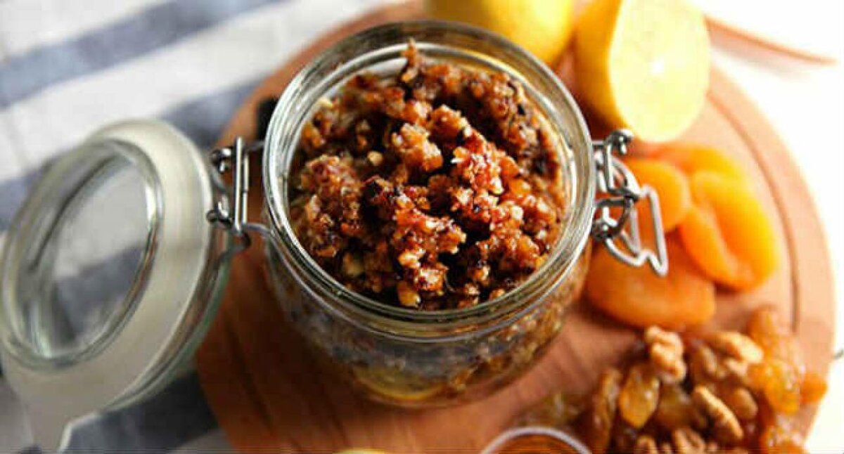 Смесь из фиников с сухофруктами